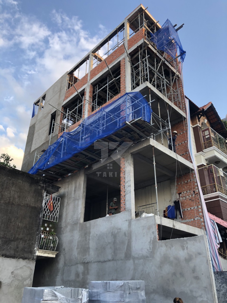 Thi công trọn gói nhà phố 4 tầng trong kiệt – Ở kết hợp kinh doanh | TAKI HOUSE 3 Thi công trọn gói nhà phố 4 tầng trong kiệt dùng kết cấu BTCT vững chắc
