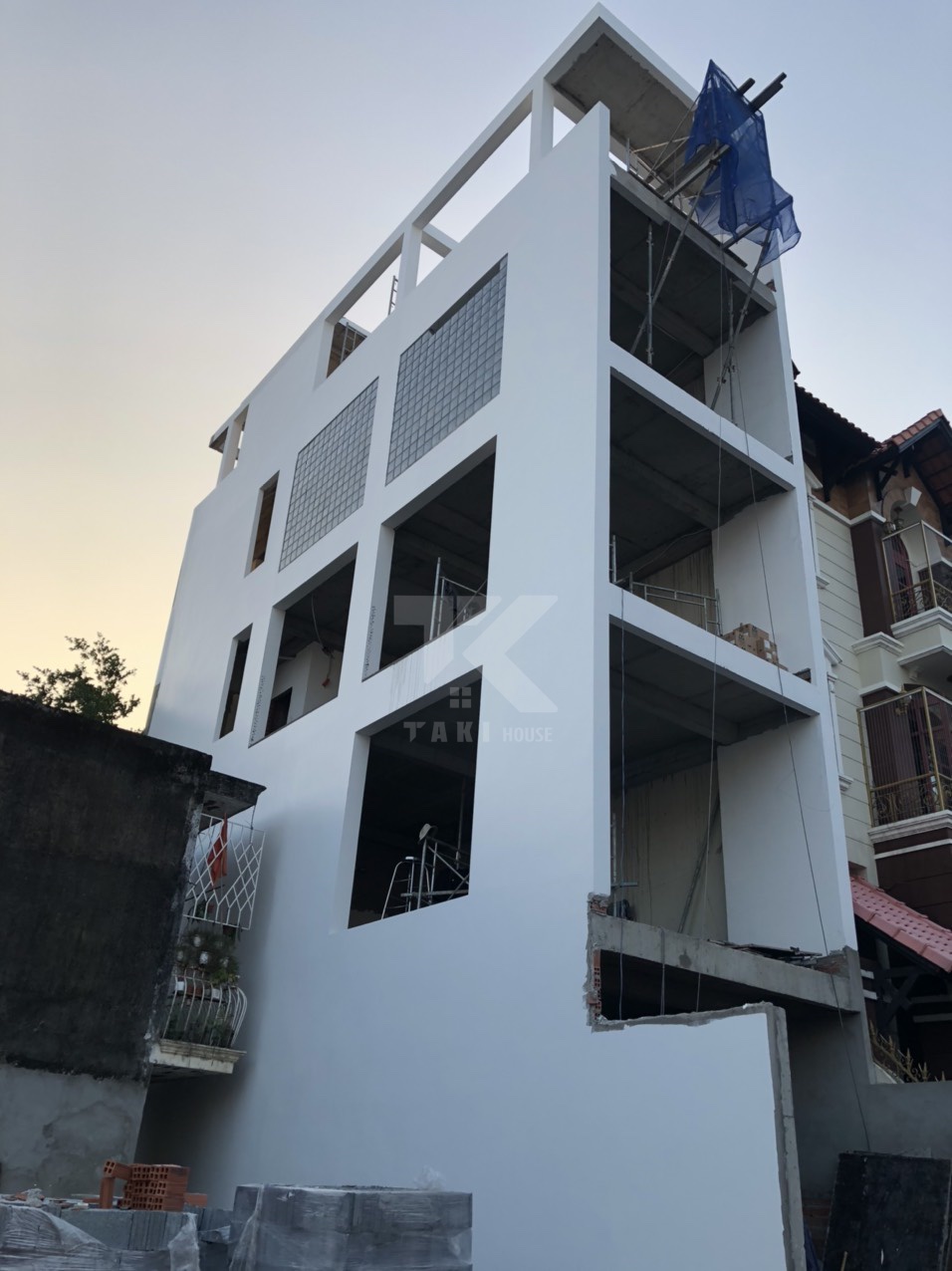 Thi công trọn gói nhà phố 4 tầng trong kiệt