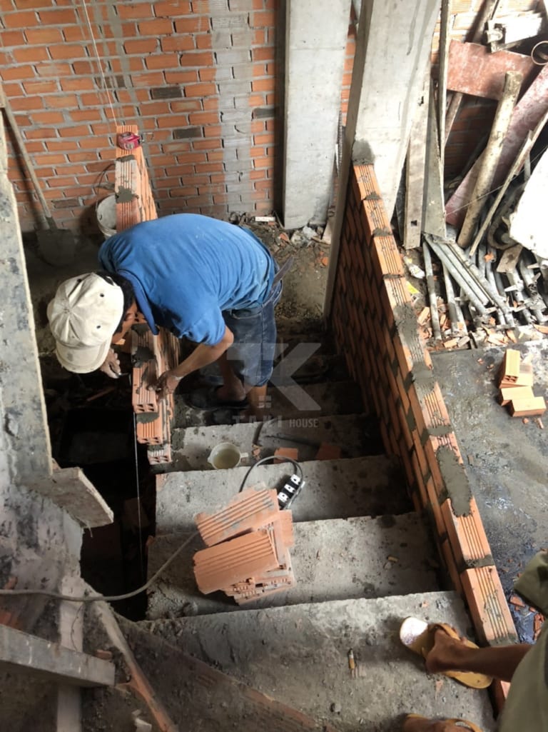 Thi công trọn gói nhà phố 4 tầng trong kiệt mặt tiền tối giản thông thoáng
