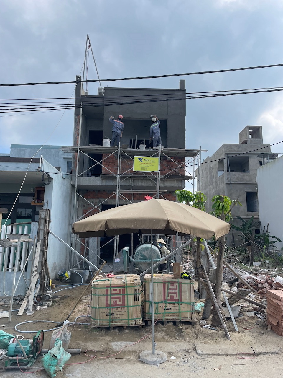 Thi công nhà phố 2 tầng Đà Nẵng – Móng băng 1 phương, vật liệu chính hãng 3 thi công nhà phố 2 tầng Đà Nẵng mặt tiền hiện đại, móng băng 1 phương