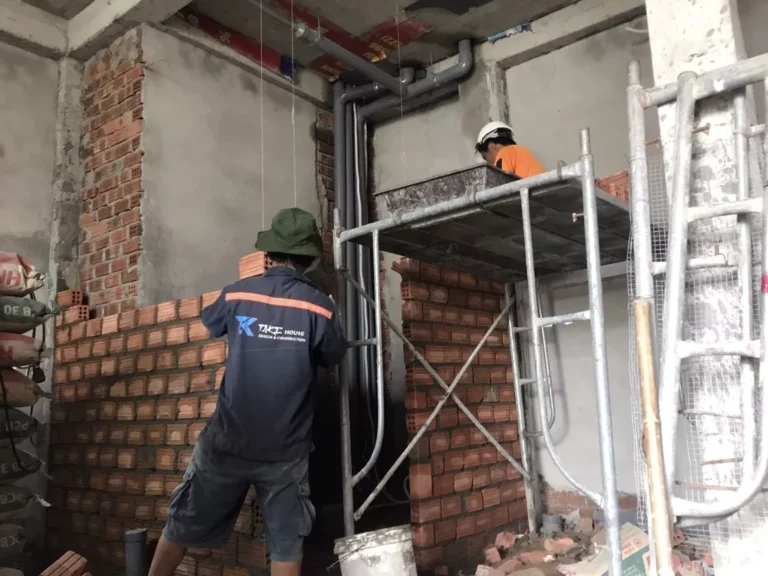 thi công nhà trong kiệt hẻm nhỏ Hải Châu - phầ thô