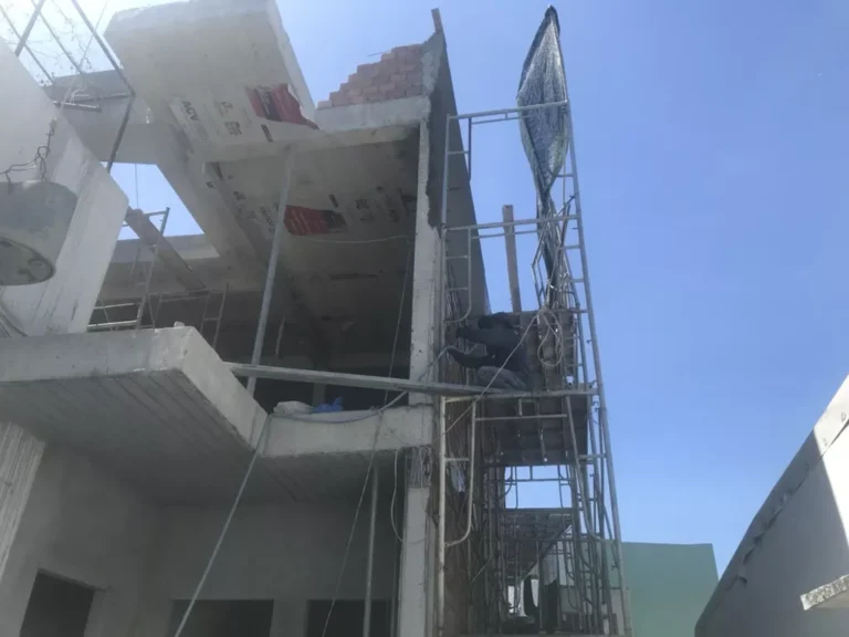 thi công nhà trong kiệt hẻm nhỏ Hải Châu - phầ thô