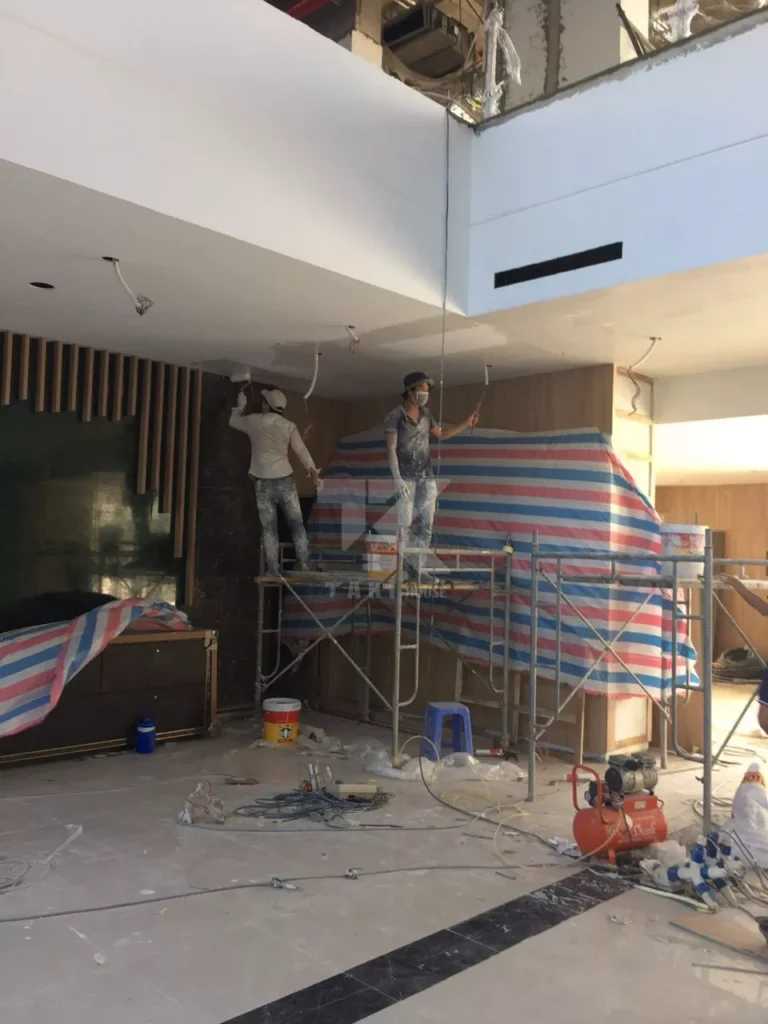 thi công trần thạch cao và sơn nước khu lobby khách sạn Park Regis